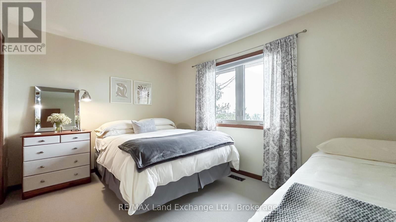 222 PENETANGORE ROW Image 21