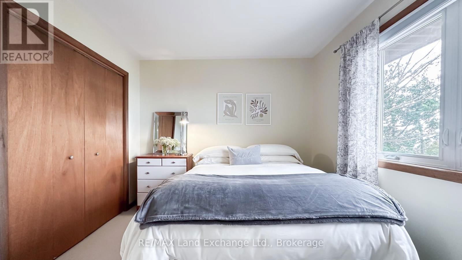 222 PENETANGORE ROW Image 22