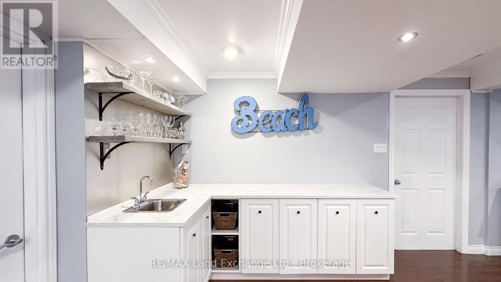 222 PENETANGORE ROW Image 28