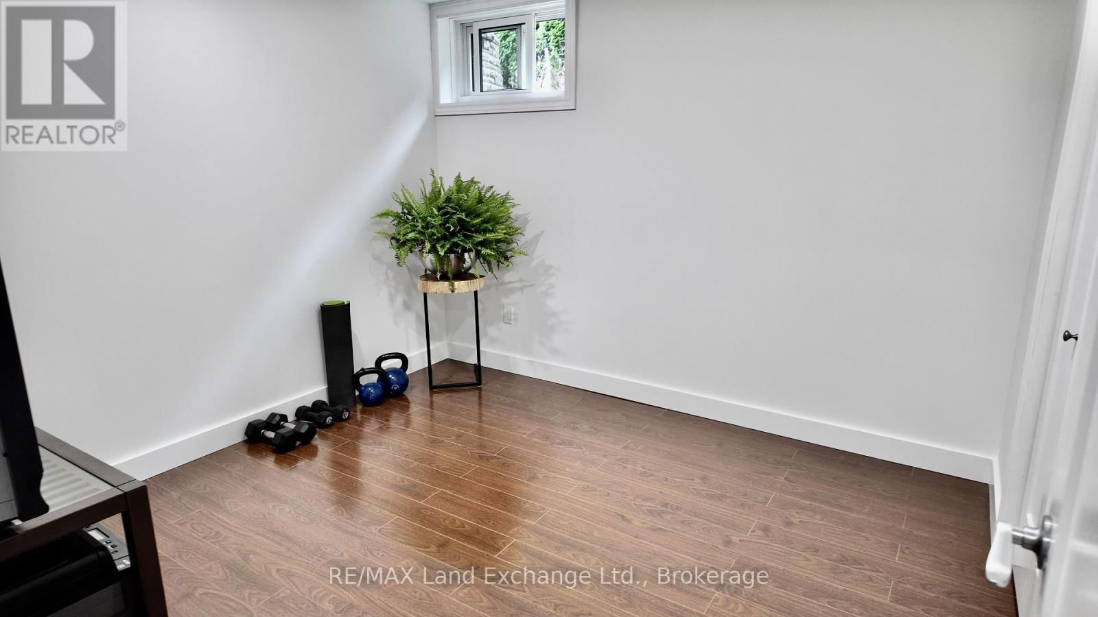 222 PENETANGORE ROW Image 30