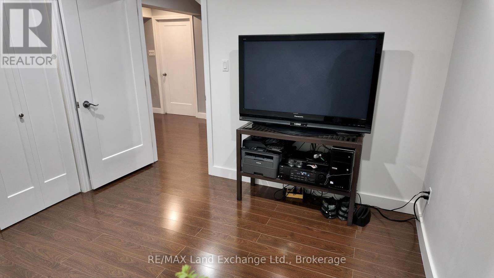 222 PENETANGORE ROW Image 31