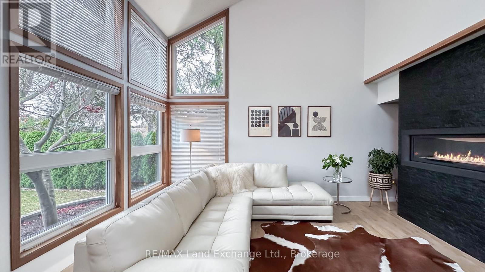 222 PENETANGORE ROW Image 4