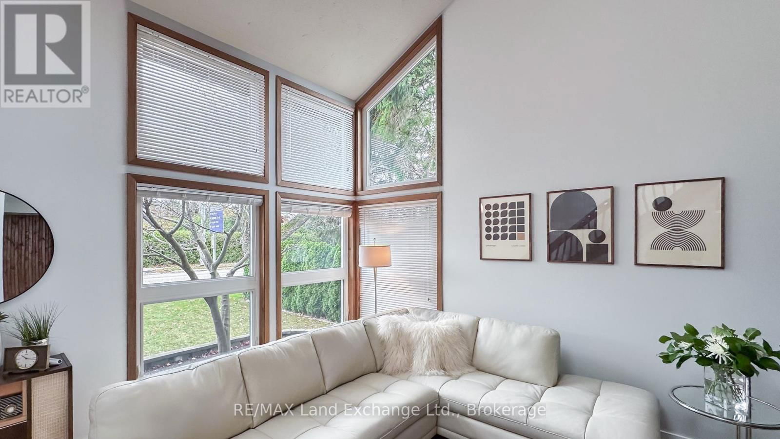 222 PENETANGORE ROW Image 6