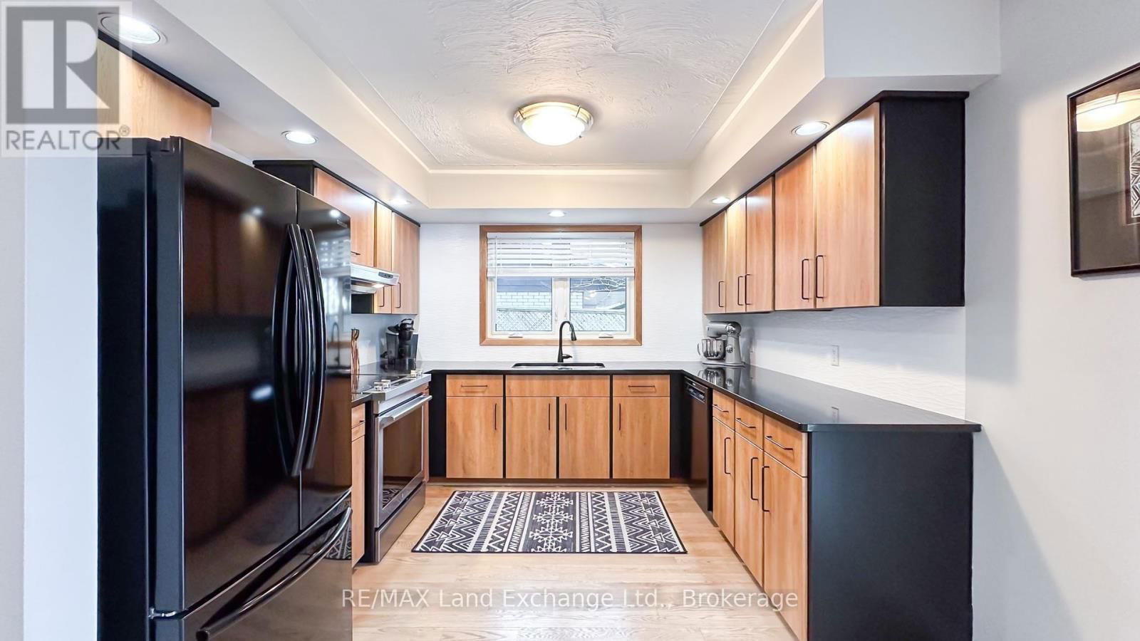 222 PENETANGORE ROW Image 8