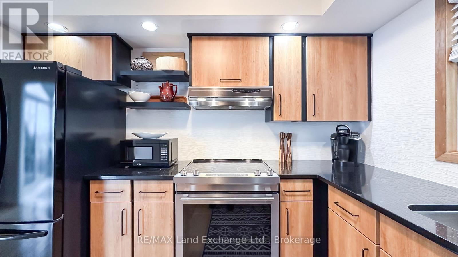 222 PENETANGORE ROW Image 9