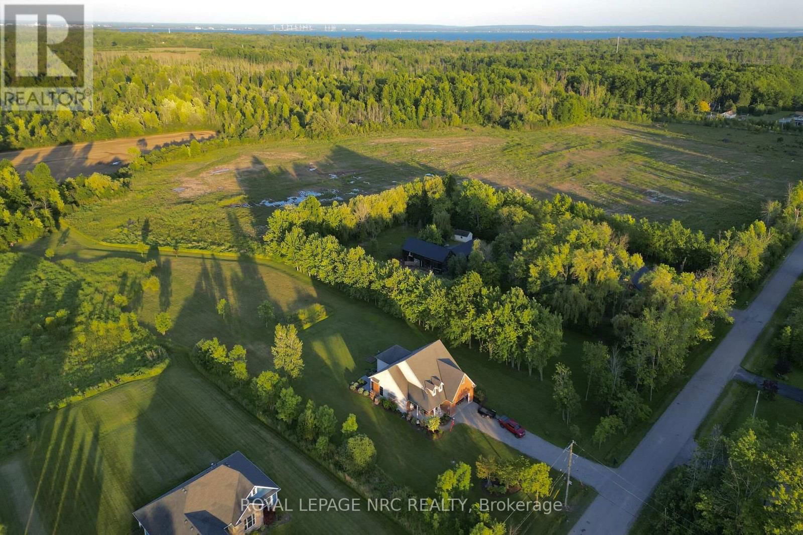 870 CENTRALIA AVENUE NORTH Image 35