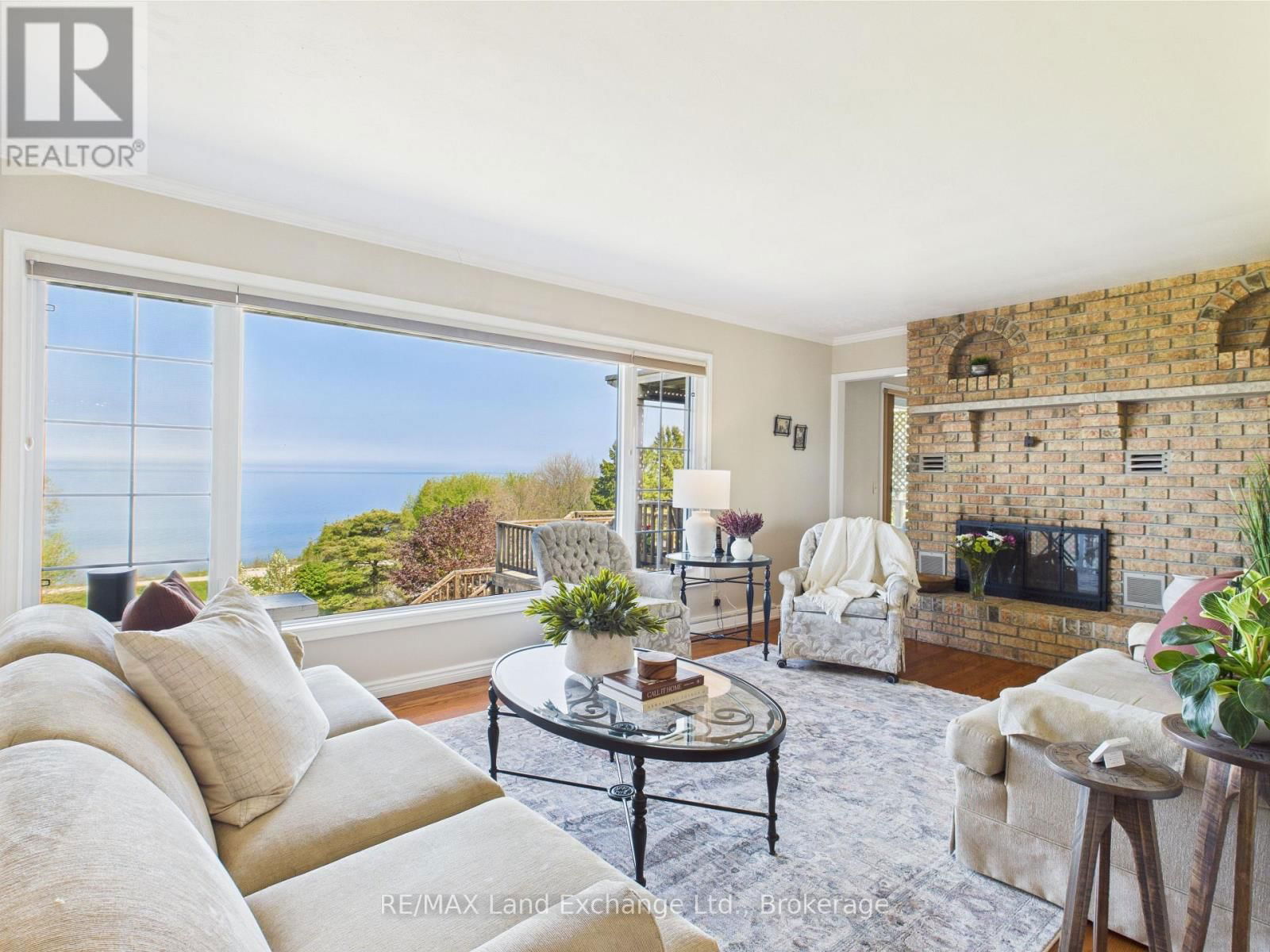 422 PENETANGORE ROW Image 12