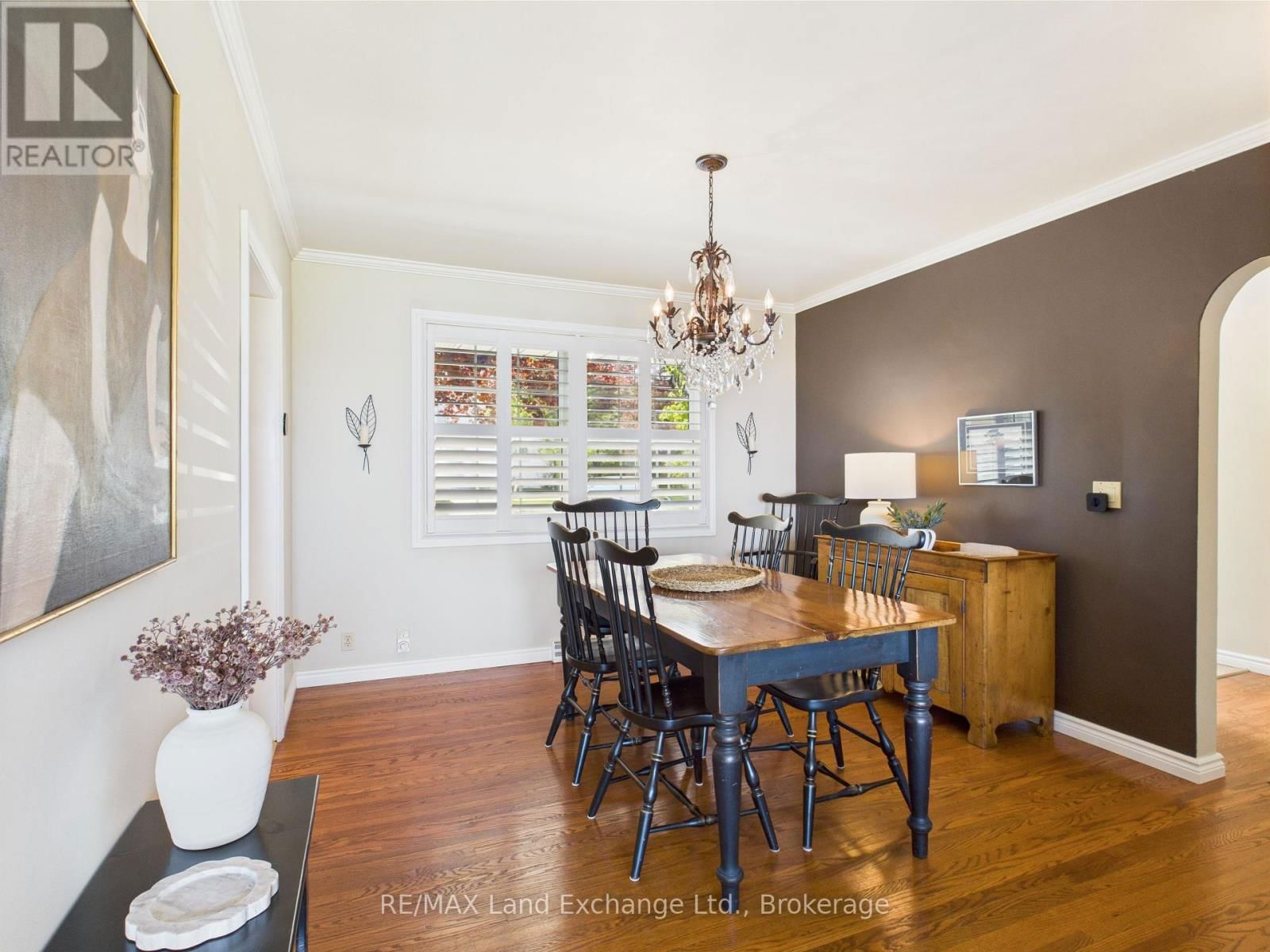422 PENETANGORE ROW Image 21