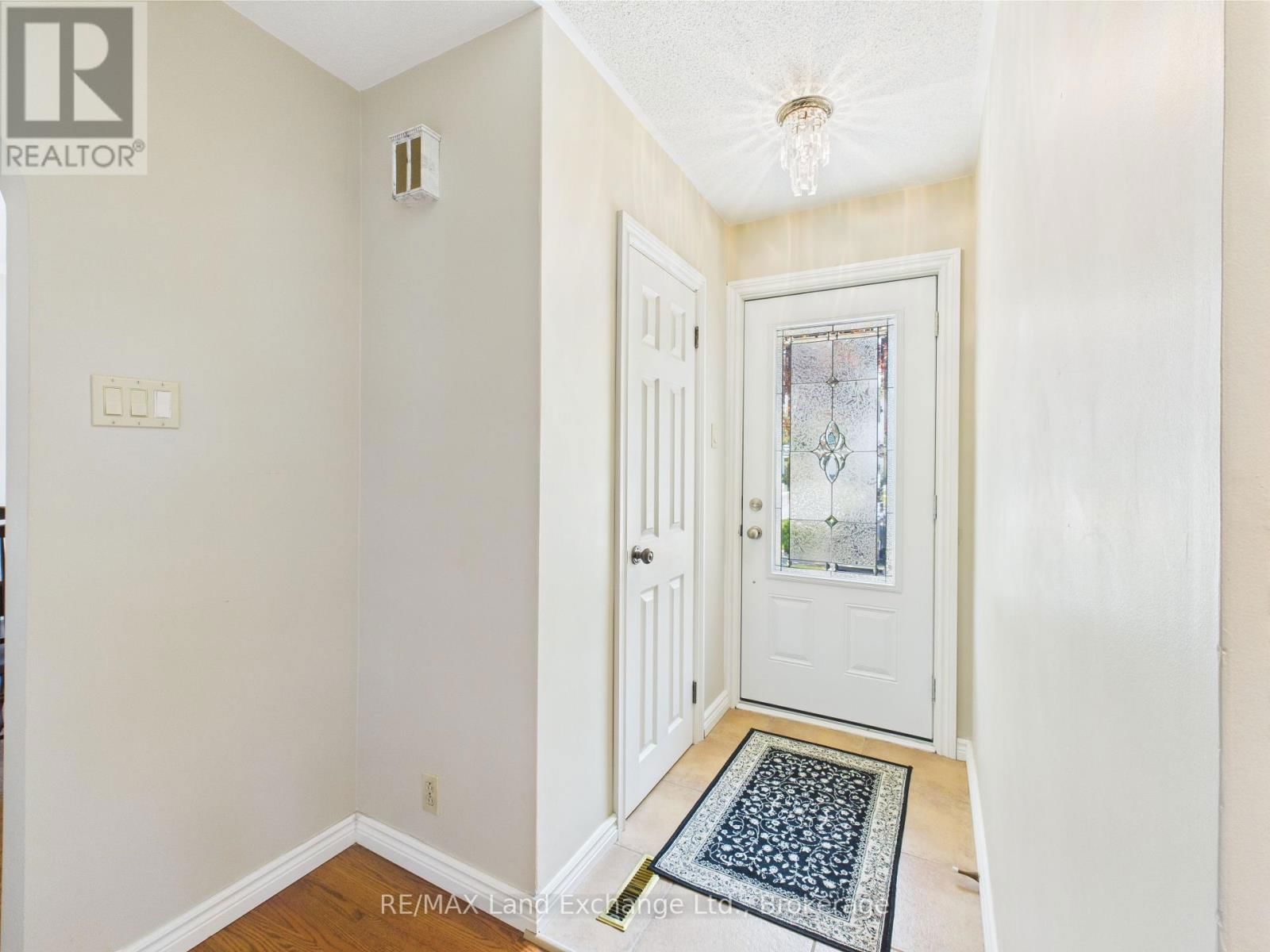 422 PENETANGORE ROW Image 27
