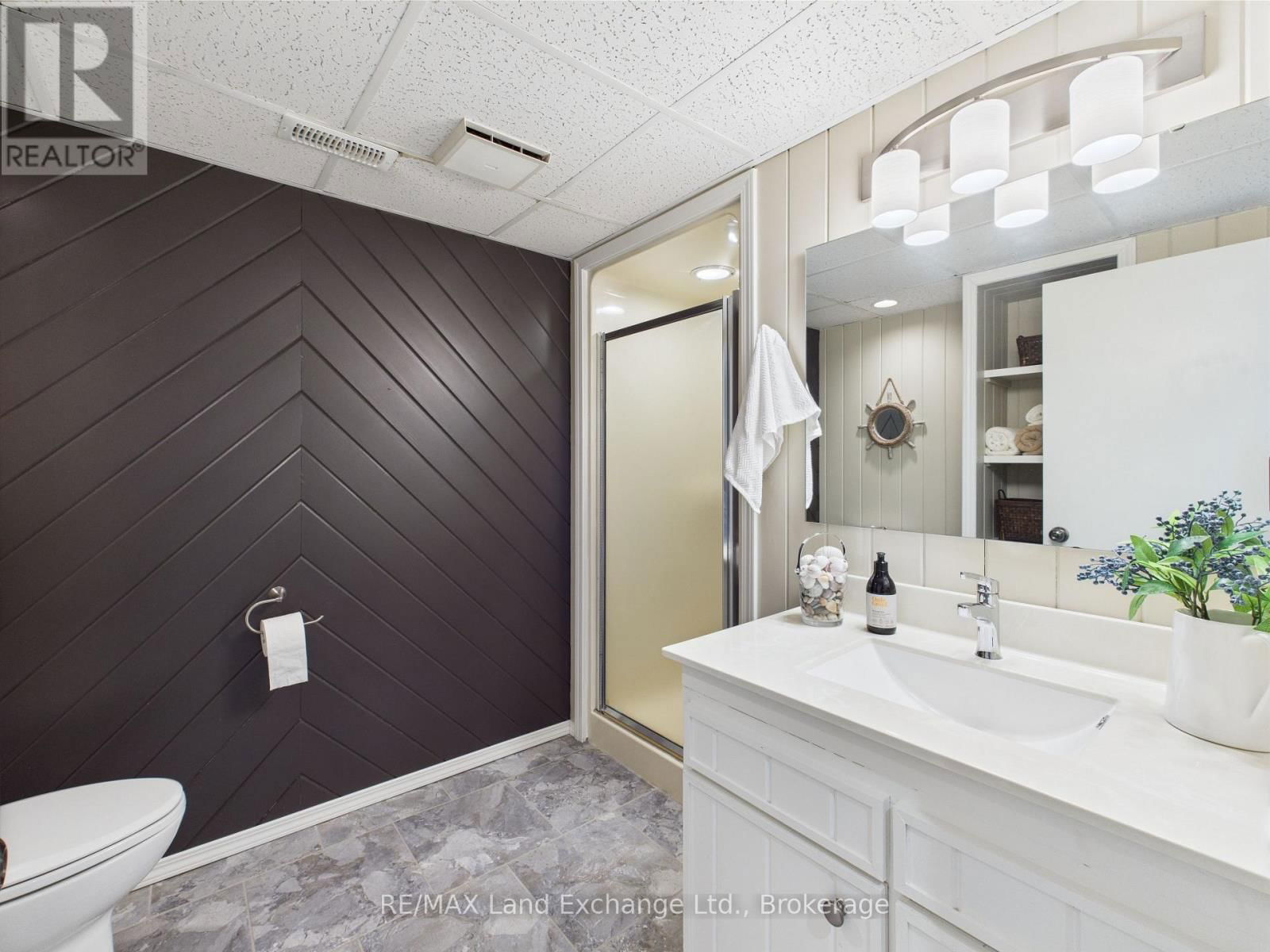 422 PENETANGORE ROW Image 38