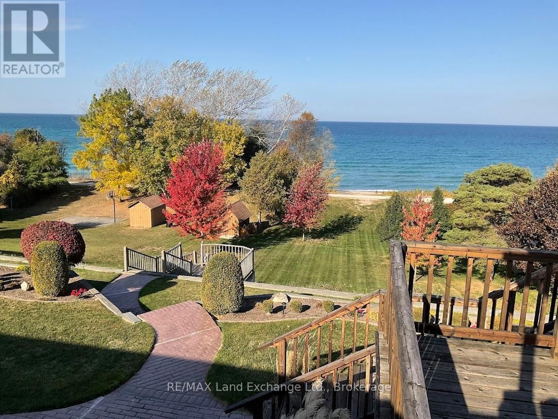 422 PENETANGORE ROW Image 41