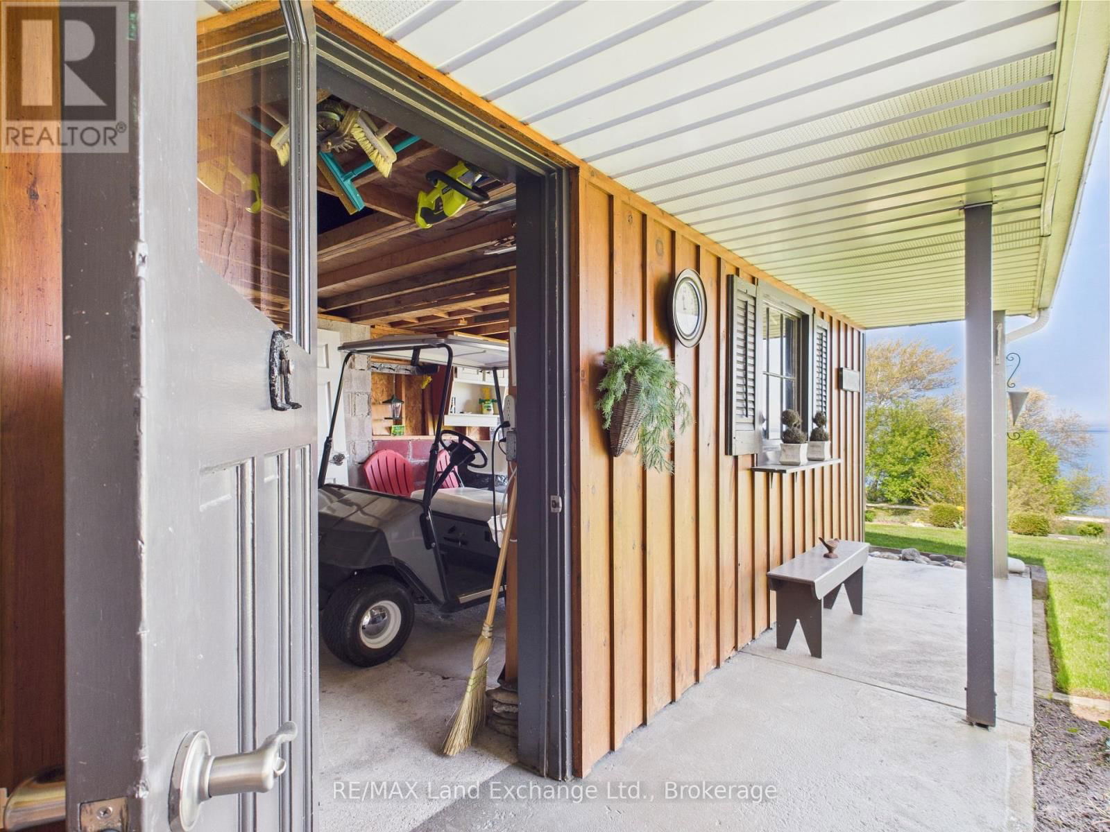 422 PENETANGORE ROW Image 45