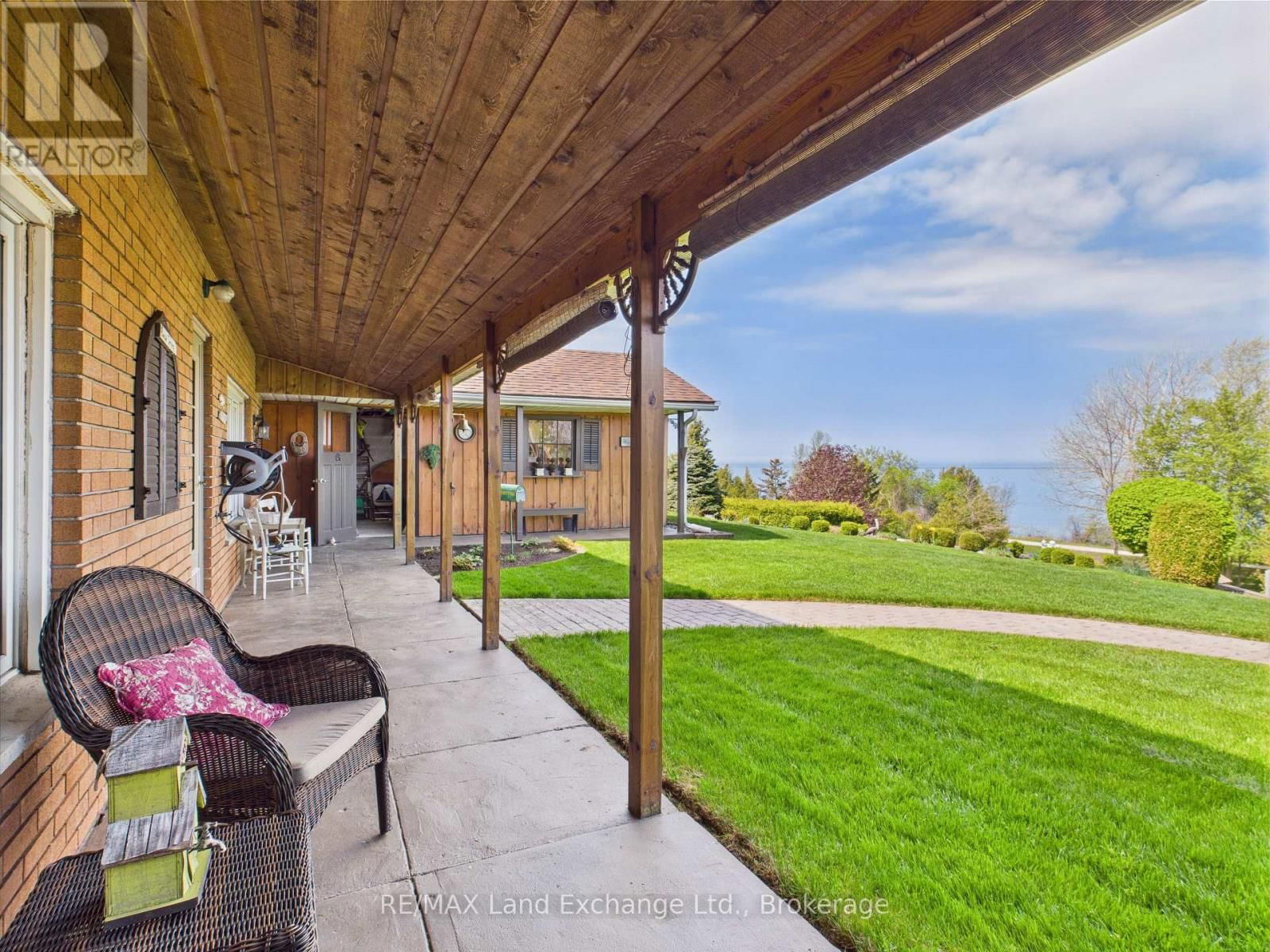 422 PENETANGORE ROW Image 7