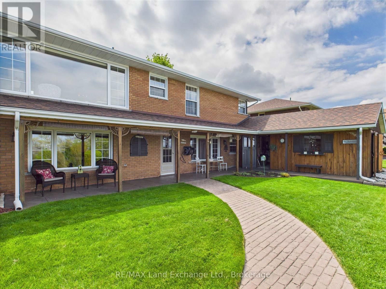 422 PENETANGORE ROW Image 8