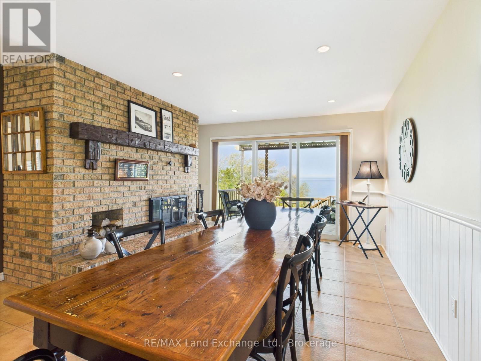 422 PENETANGORE ROW Image 9