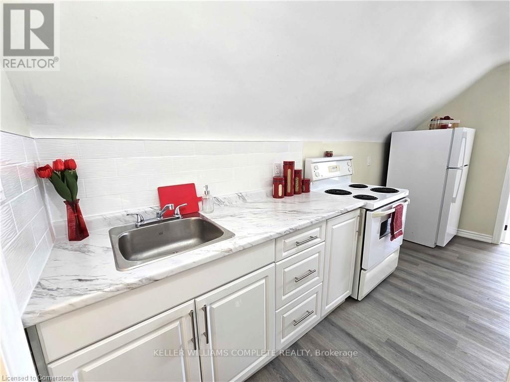 4 - 300 BALMORAL AVENUE Image 2