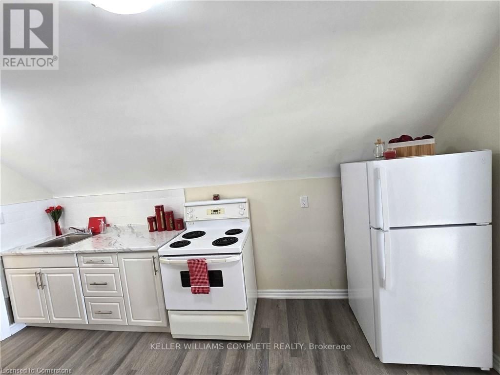 4 - 300 BALMORAL AVENUE Image 3