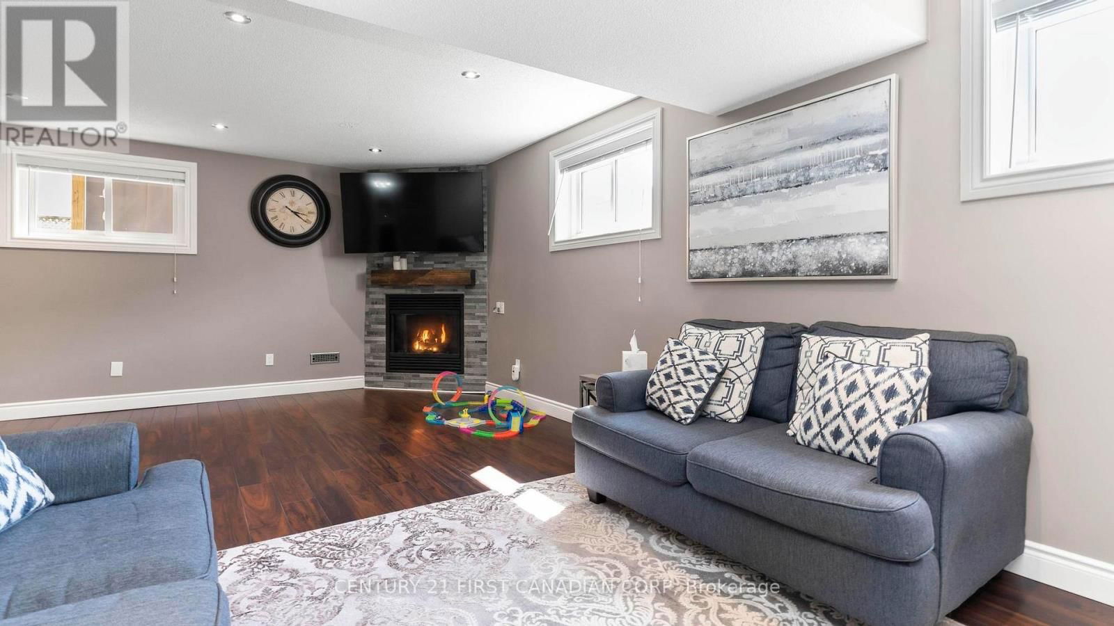 100 JOSSELYN DRIVE Image 28