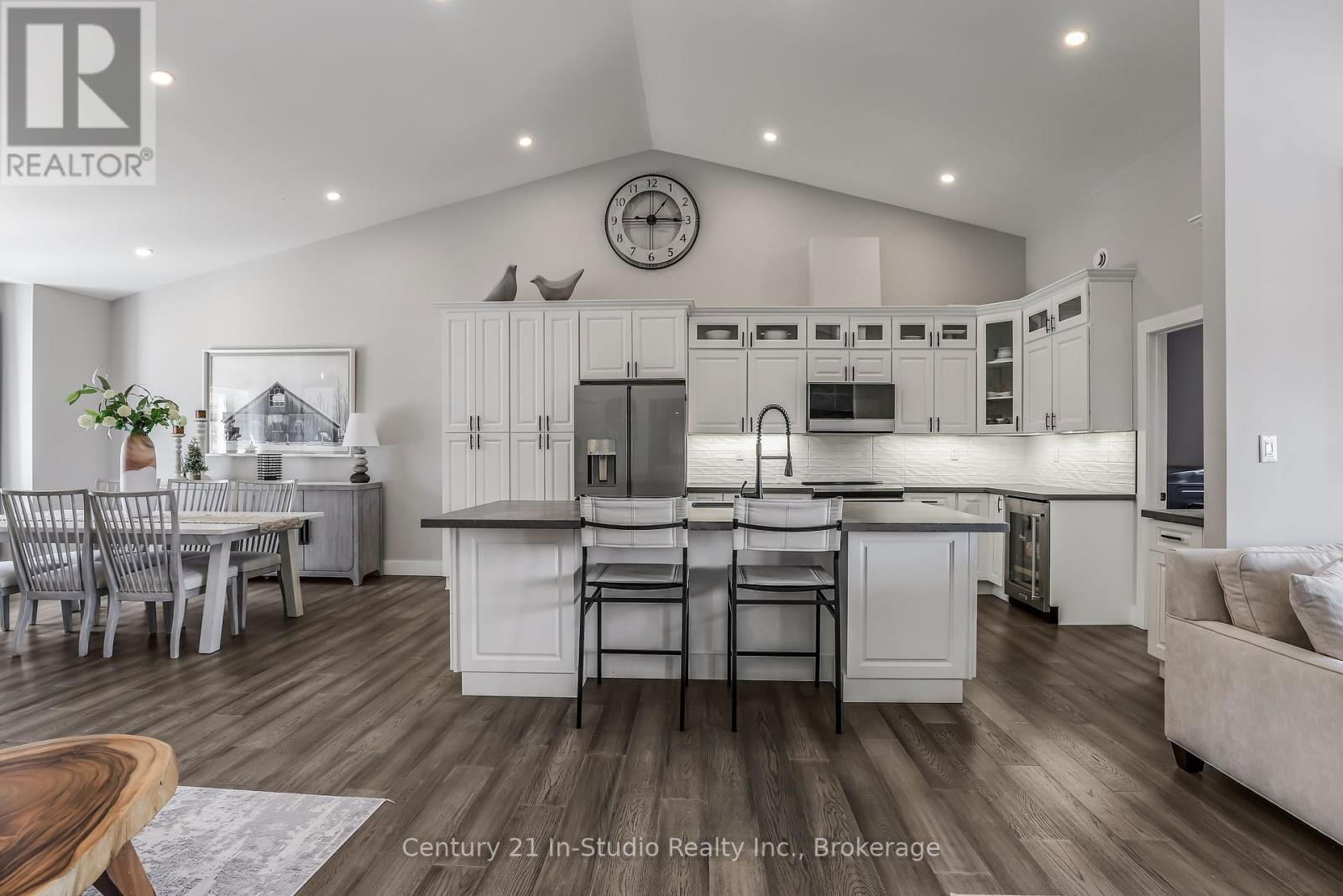 73 EVERETT ROAD Image 14