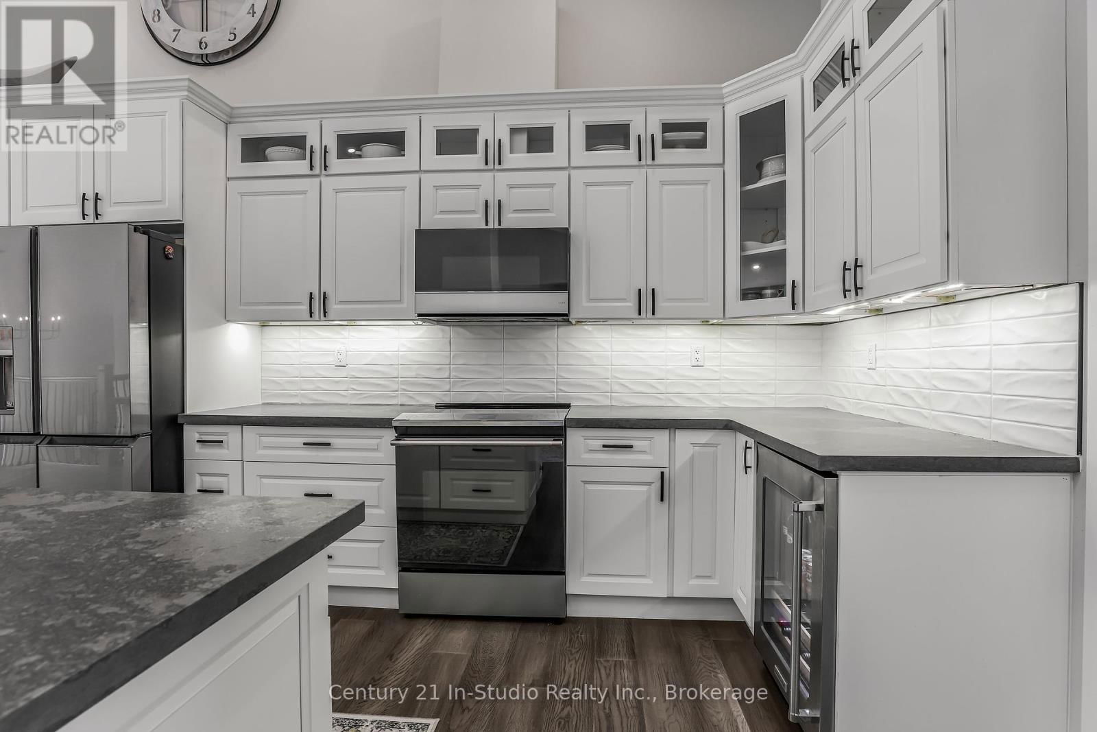 73 EVERETT ROAD Image 17