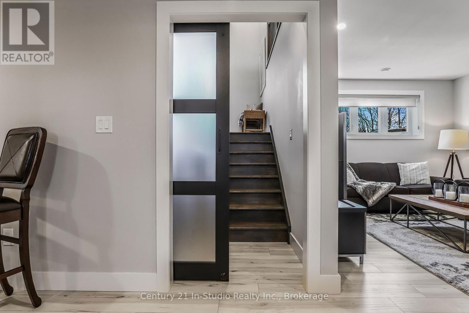 73 EVERETT ROAD Image 32