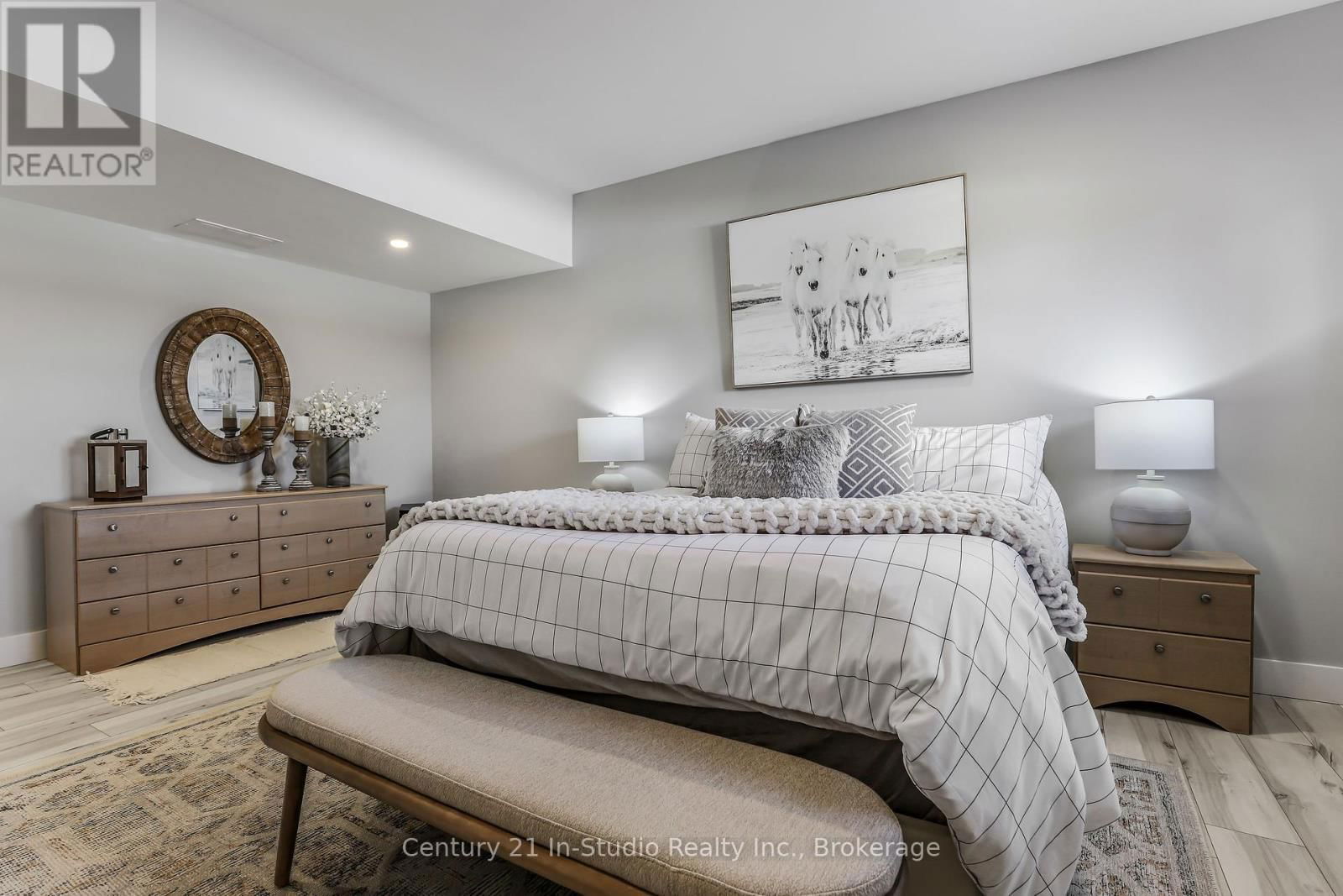 73 EVERETT ROAD Image 38