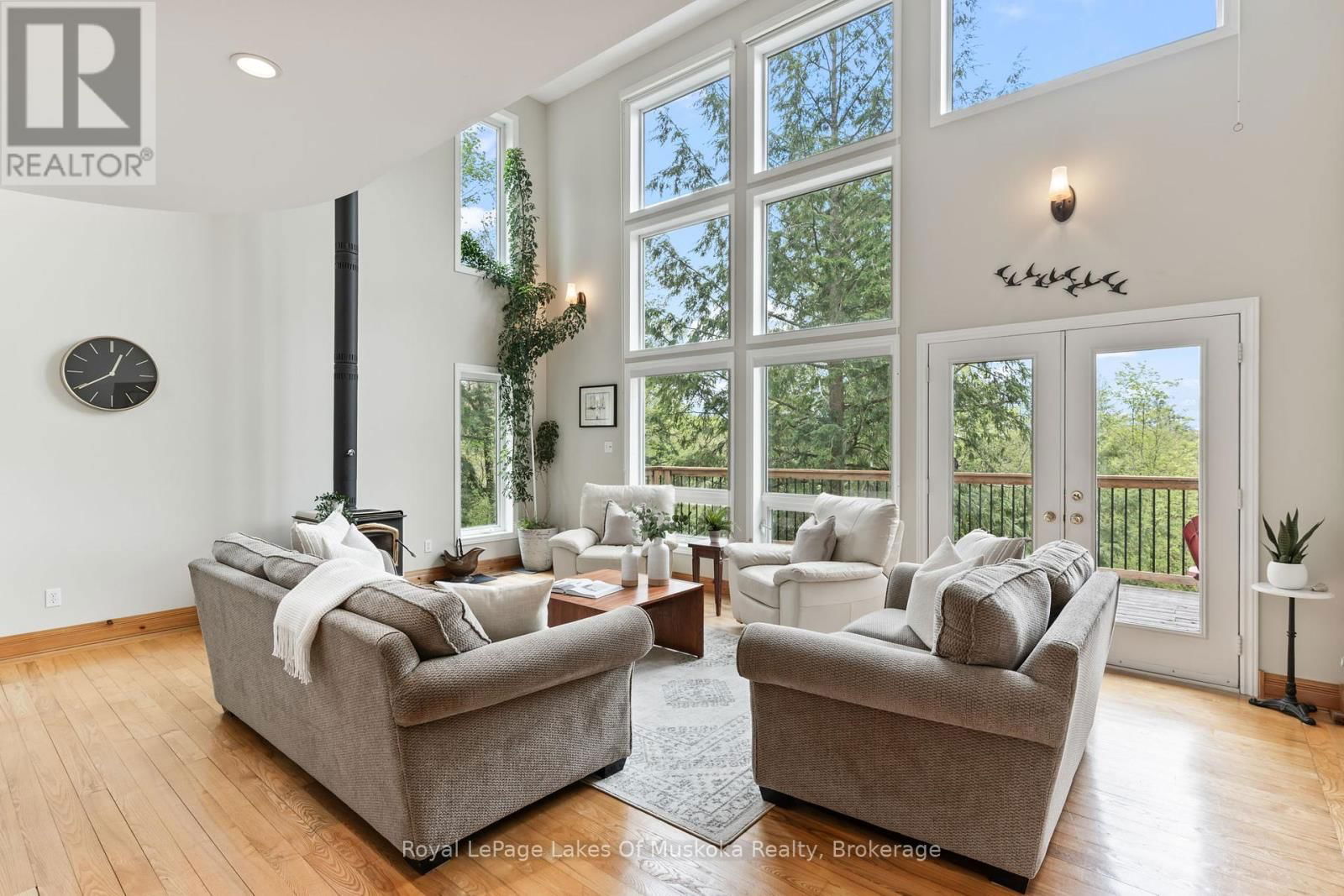 1043 OAKLAND DRIVE Image 12