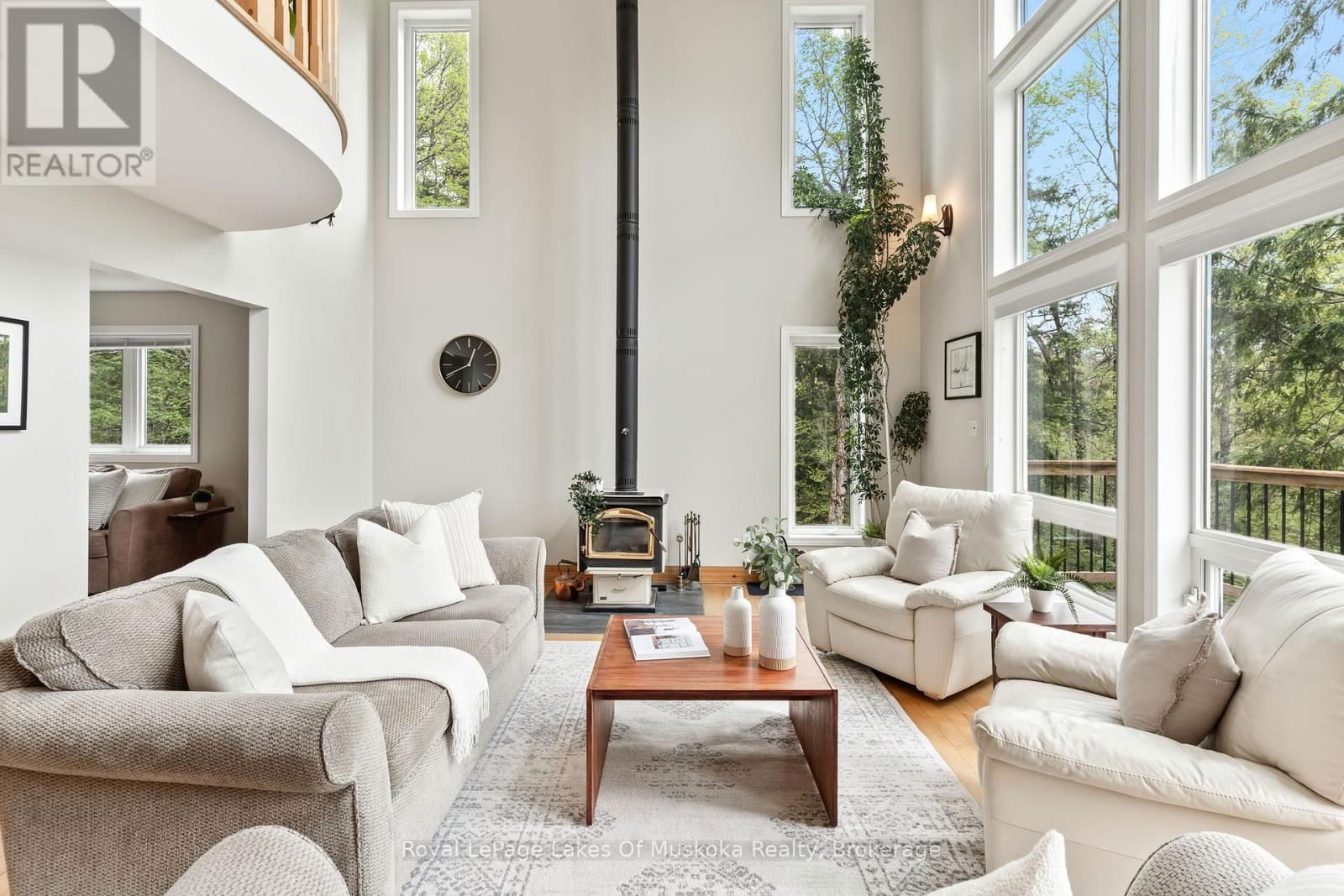 1043 OAKLAND DRIVE Image 13