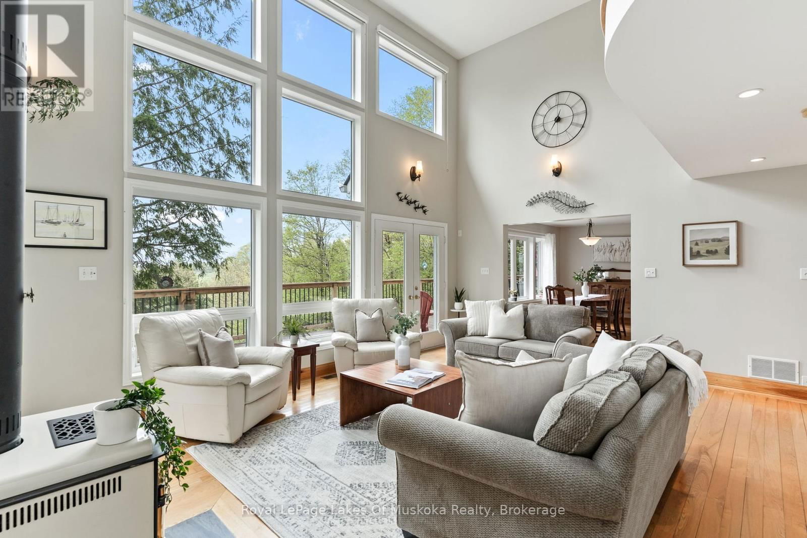 1043 OAKLAND DRIVE Image 15