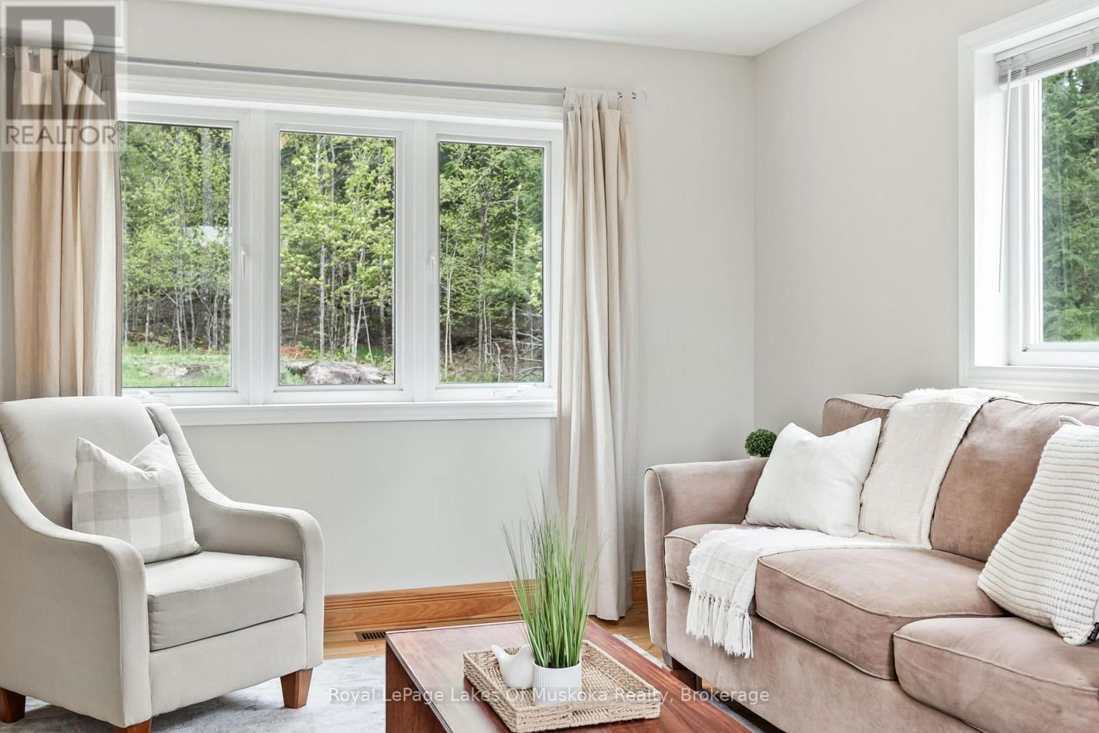 1043 OAKLAND DRIVE Image 17