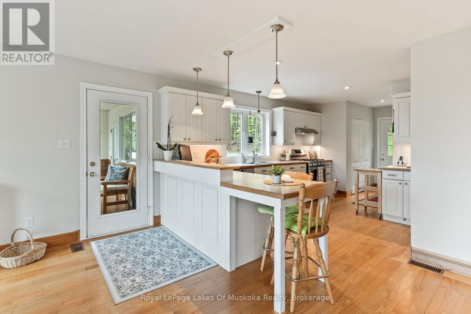 1043 OAKLAND DRIVE Image 23