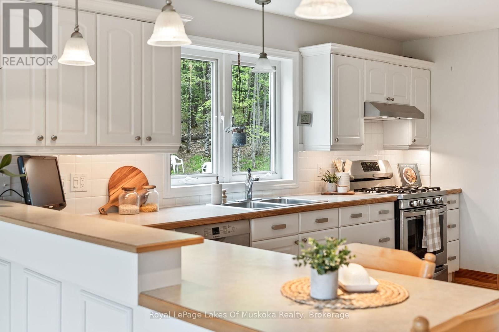 1043 OAKLAND DRIVE Image 24