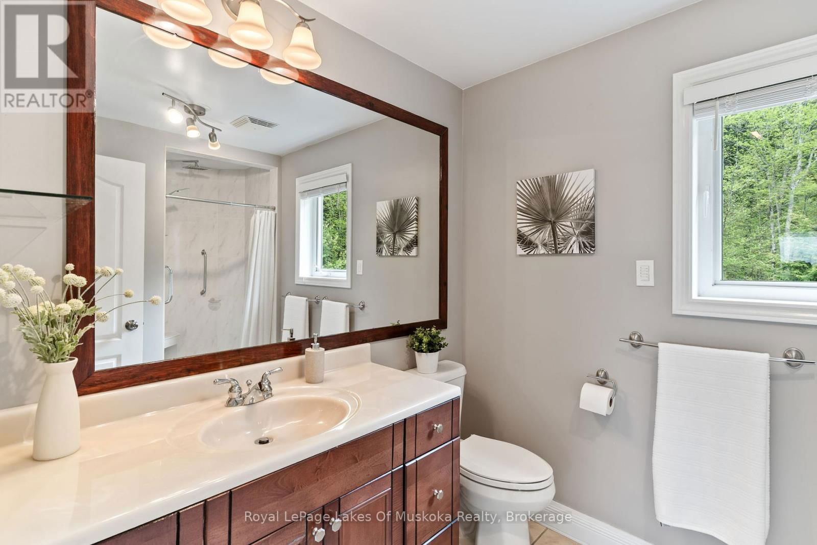 1043 OAKLAND DRIVE Image 32