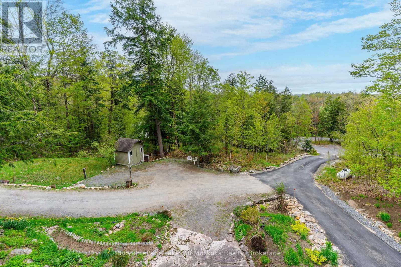 1043 OAKLAND DRIVE Image 42
