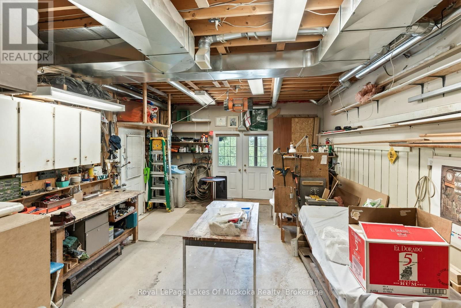 1043 OAKLAND DRIVE Image 9