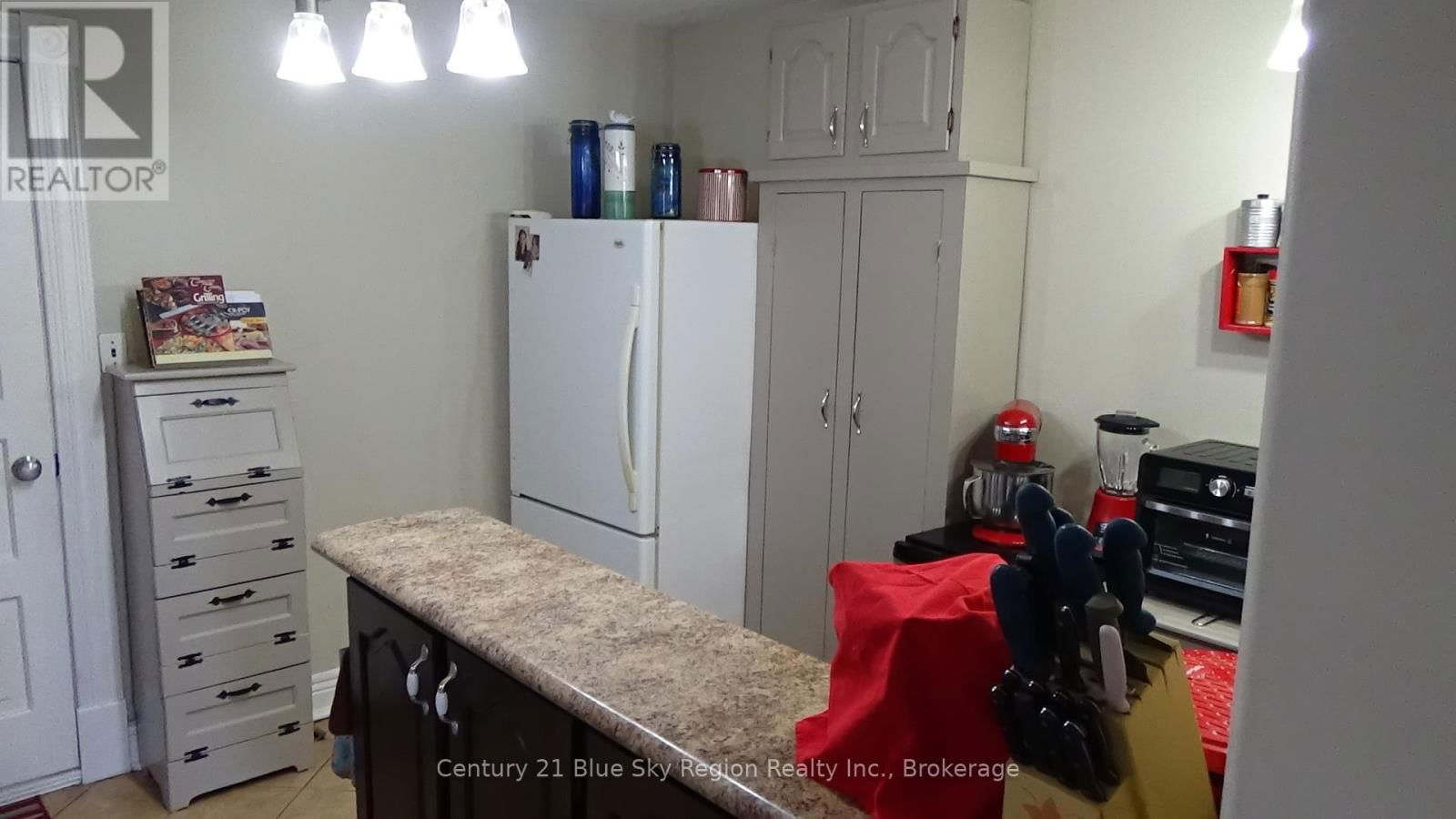 176 CHURCH STREET Image 15