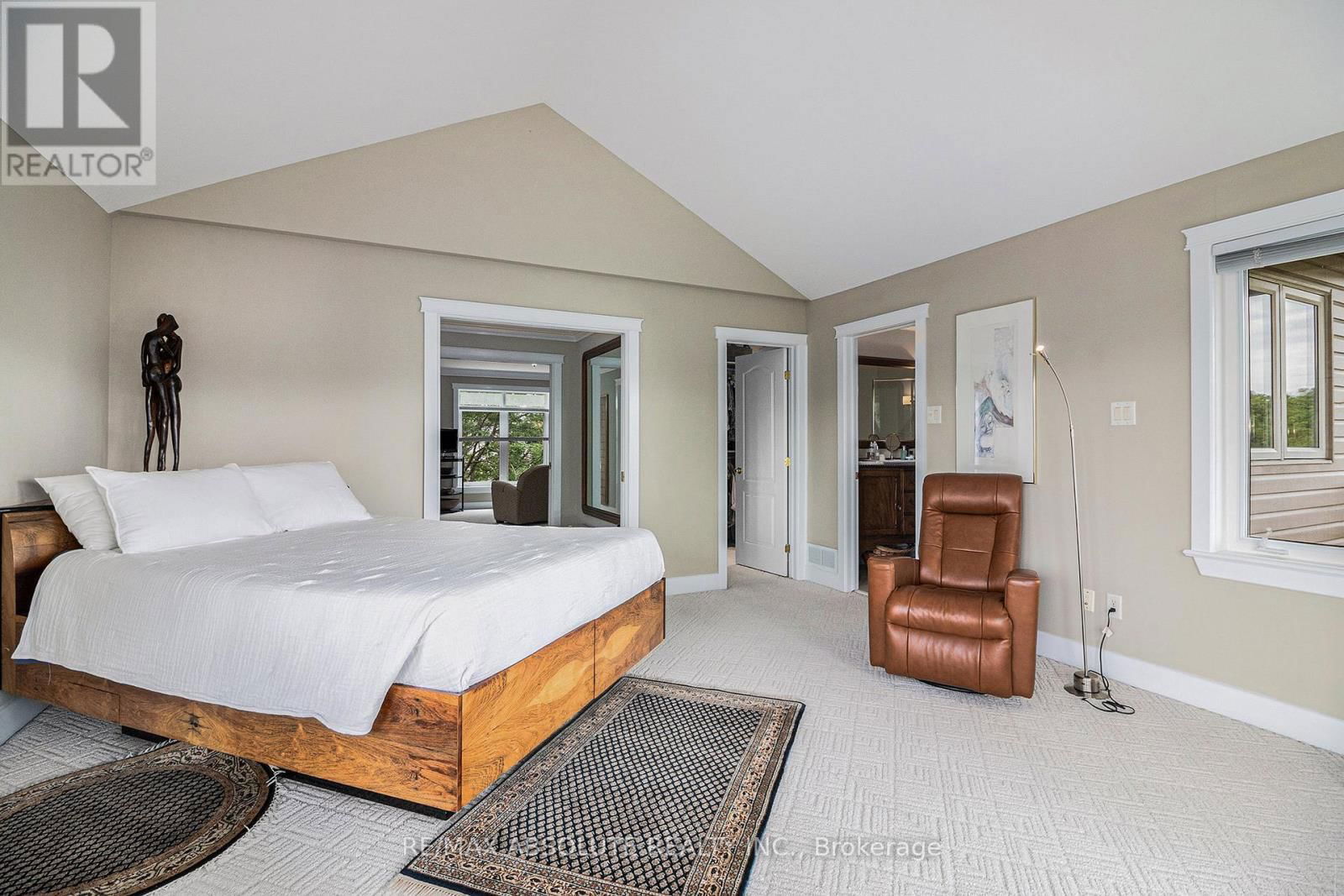 47 ROBINSON AVENUE Image 17