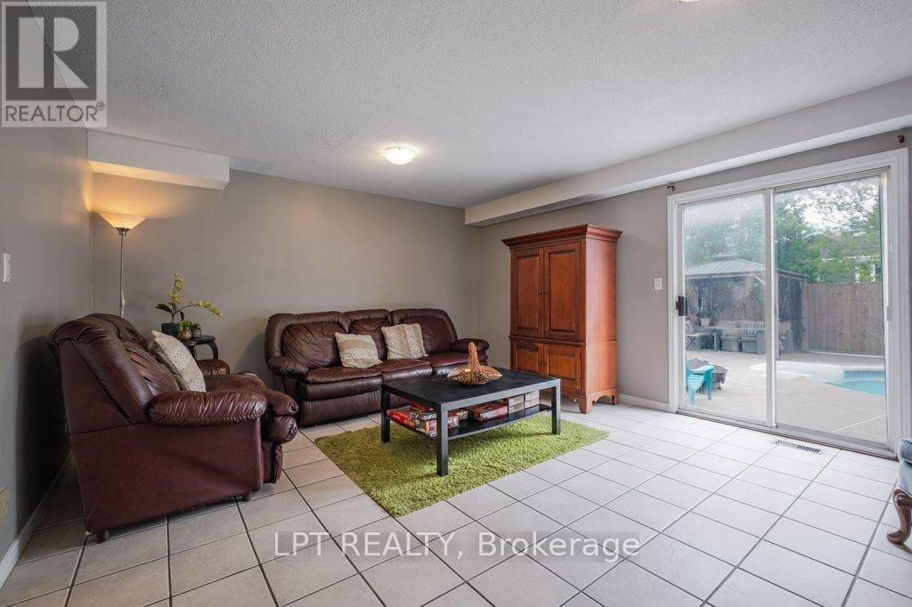 304 SUNRISE CRESCENT Image 16