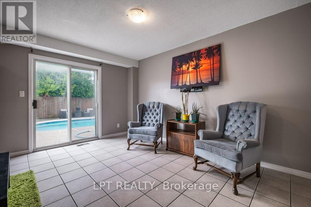304 SUNRISE CRESCENT Image 18