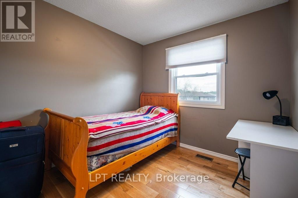 304 SUNRISE CRESCENT Image 24