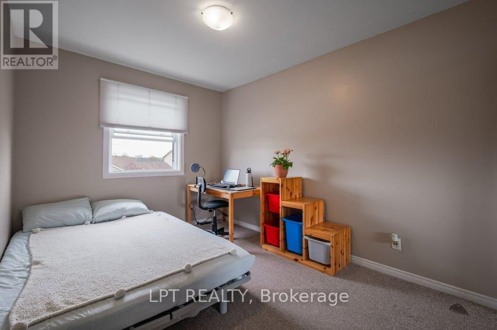 304 SUNRISE CRESCENT Image 26