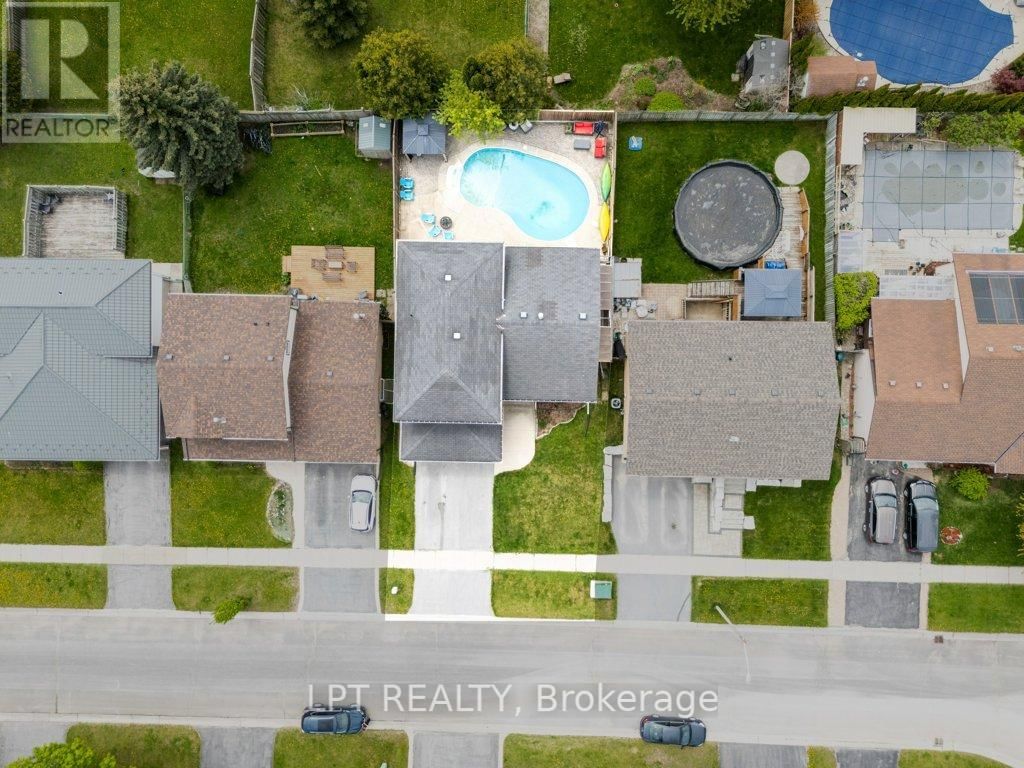 304 SUNRISE CRESCENT Image 3