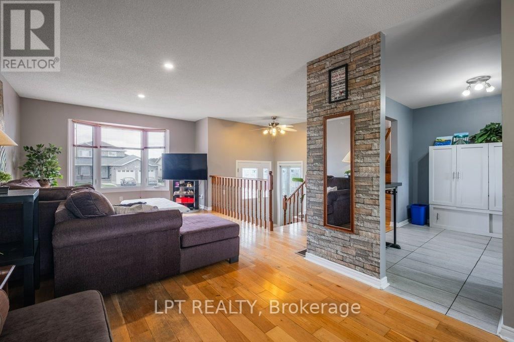 304 SUNRISE CRESCENT Image 8