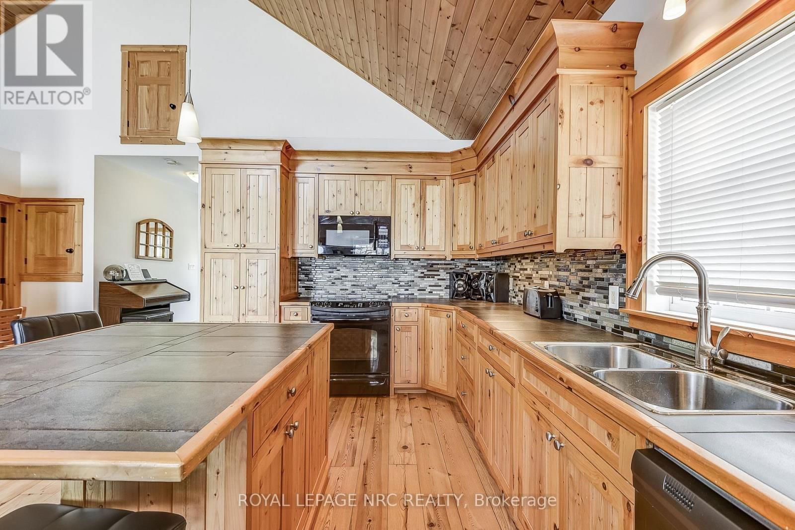 10849 LAKESHORE ROAD WEST Image 7