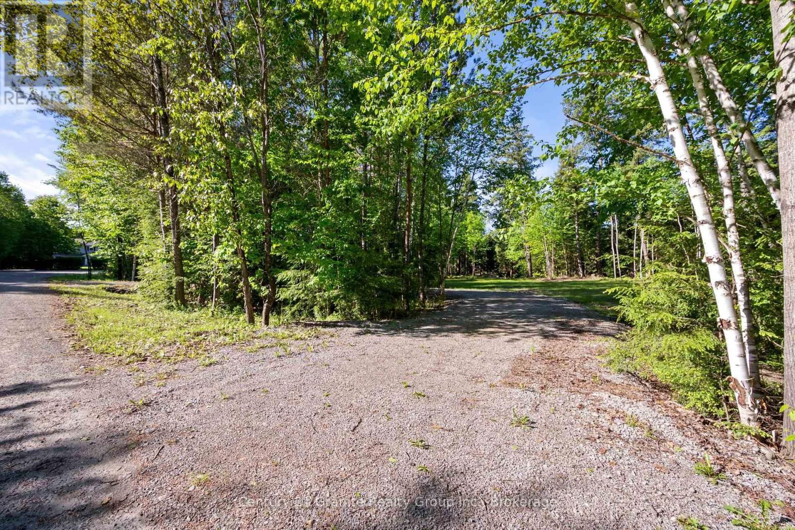 1042 SUBURBAN COURT Image 22