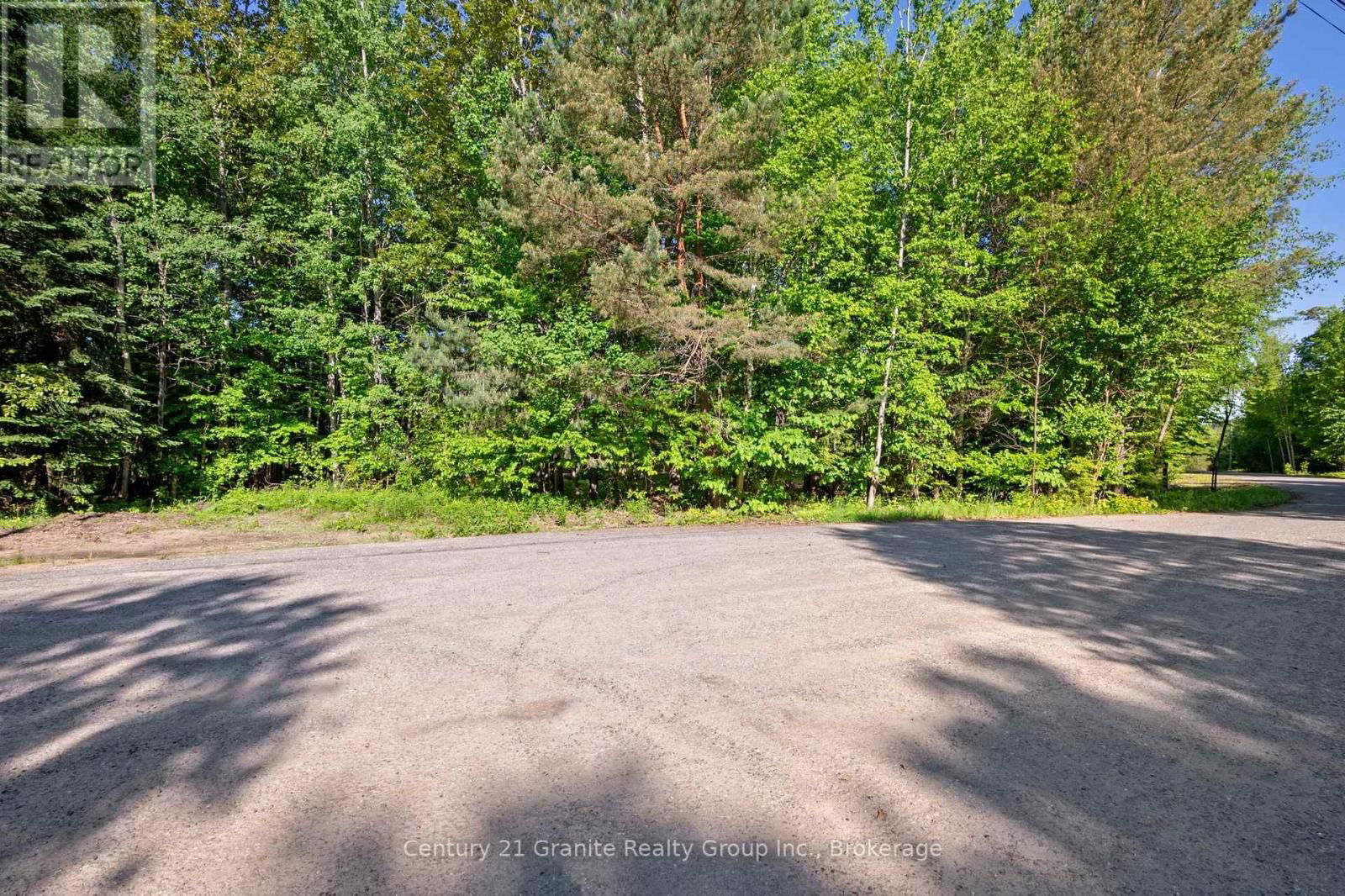 1042 SUBURBAN COURT Image 23