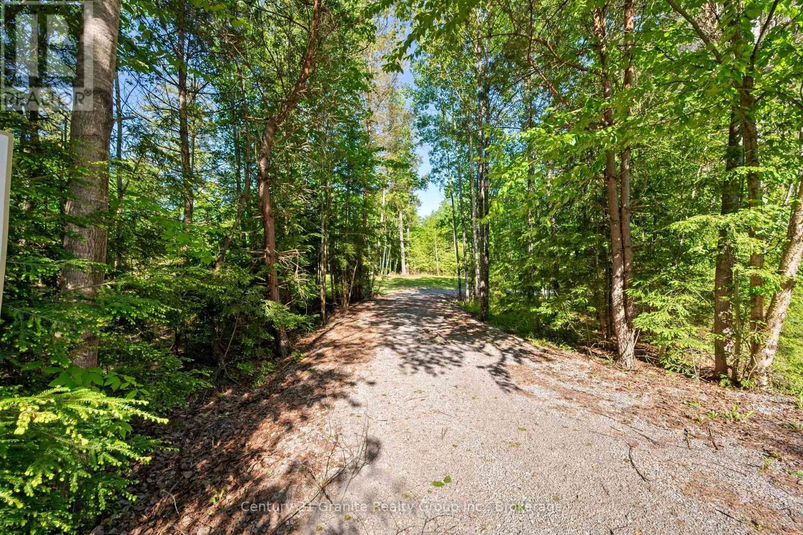 1042 SUBURBAN COURT Image 3