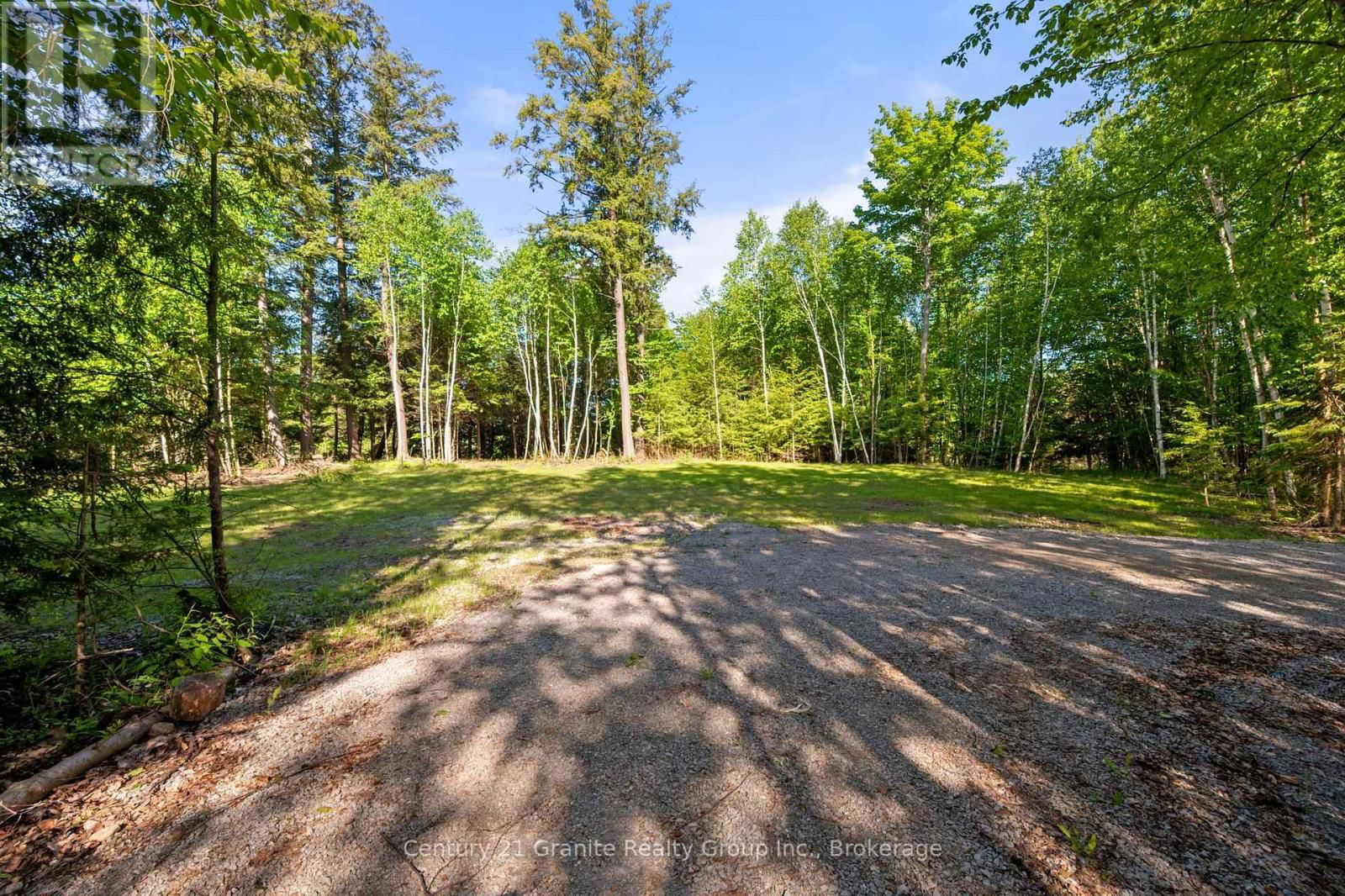 1042 SUBURBAN COURT Image 4