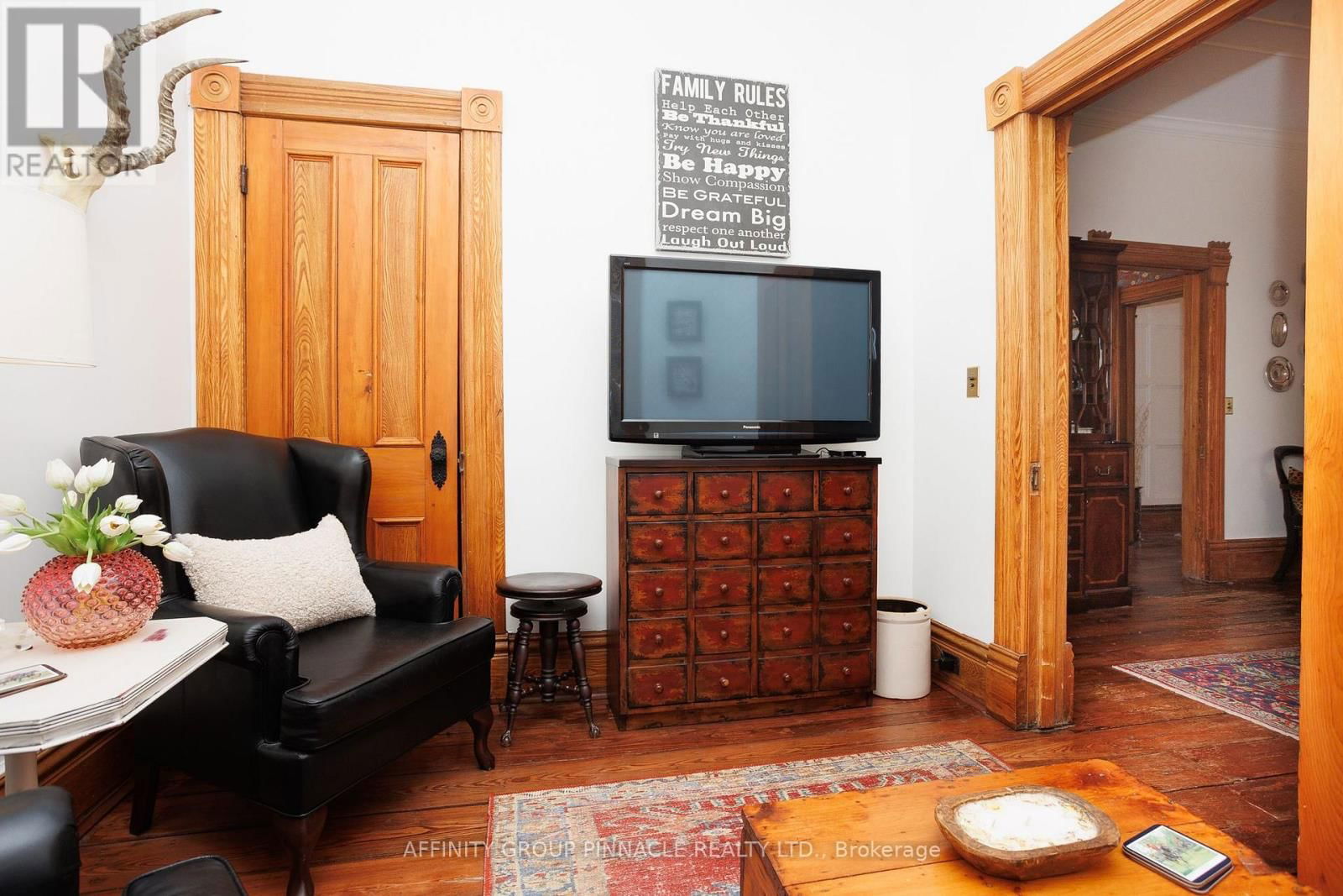 42 OAK STREET Image 19