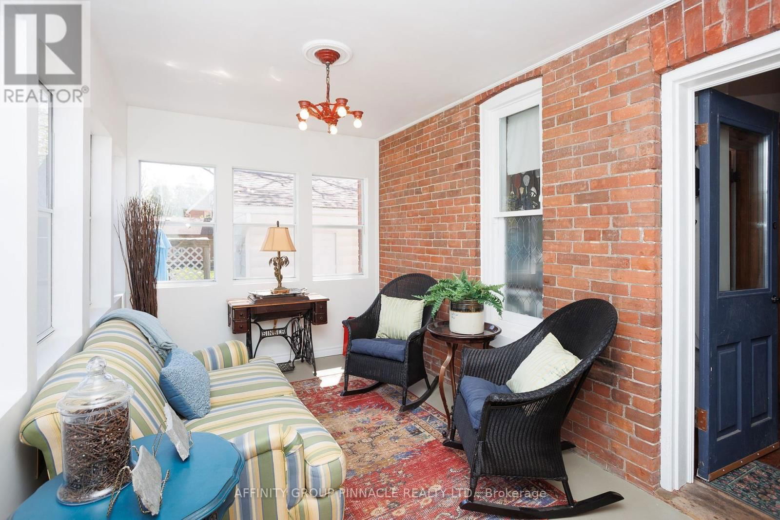 42 OAK STREET Image 27